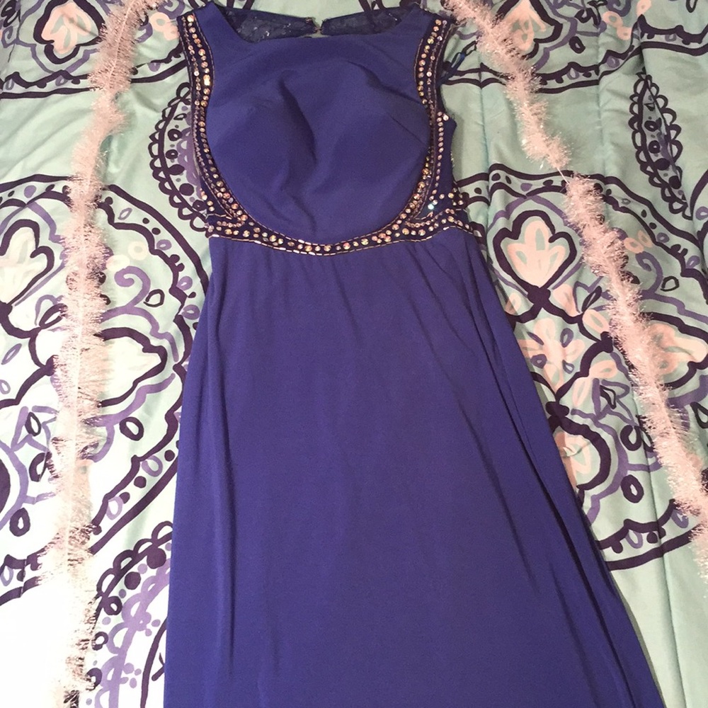 Everyone, its prom season and here is a nice dress